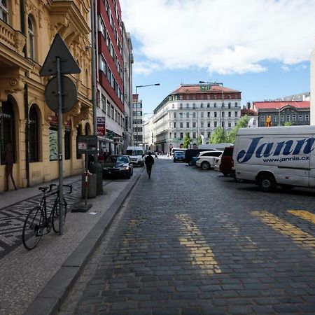 شقة براغ  في Family Duplex On Wenceslas Square المظهر الخارجي الصورة