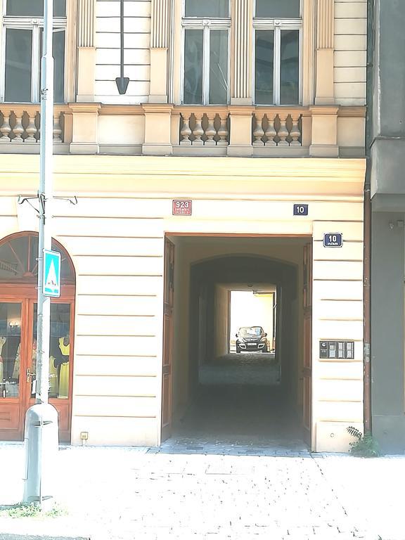 شقة براغ  في Family Duplex On Wenceslas Square المظهر الخارجي الصورة