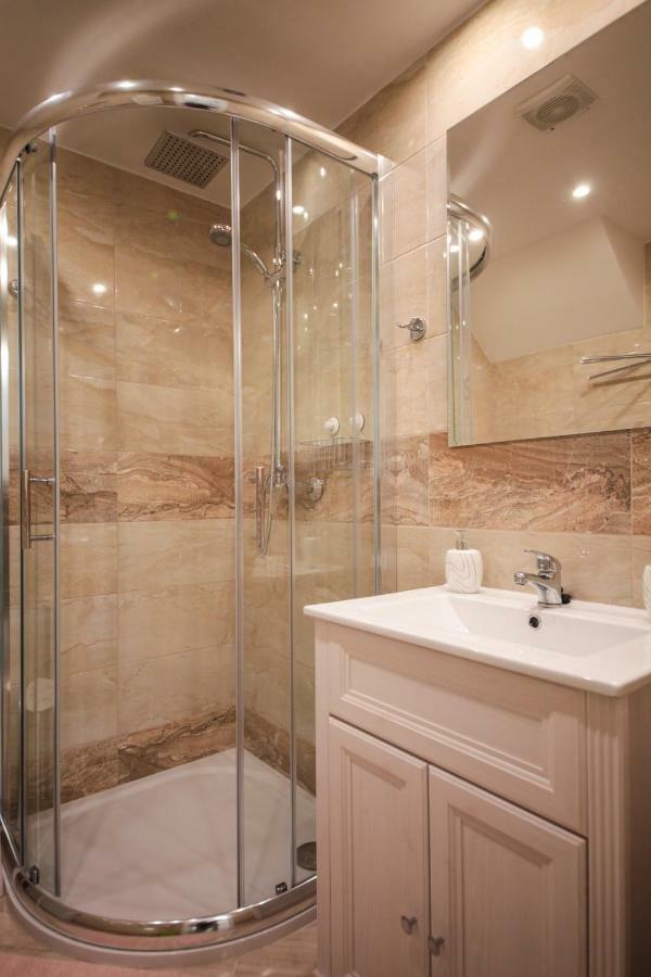 شقة براغ  في Family Duplex On Wenceslas Square المظهر الخارجي الصورة