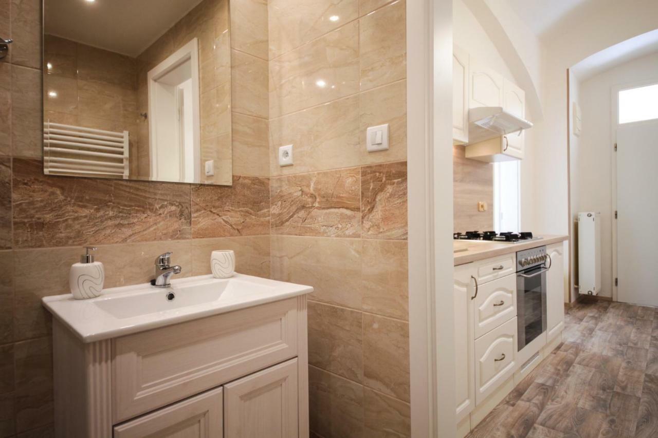 شقة براغ  في Family Duplex On Wenceslas Square المظهر الخارجي الصورة